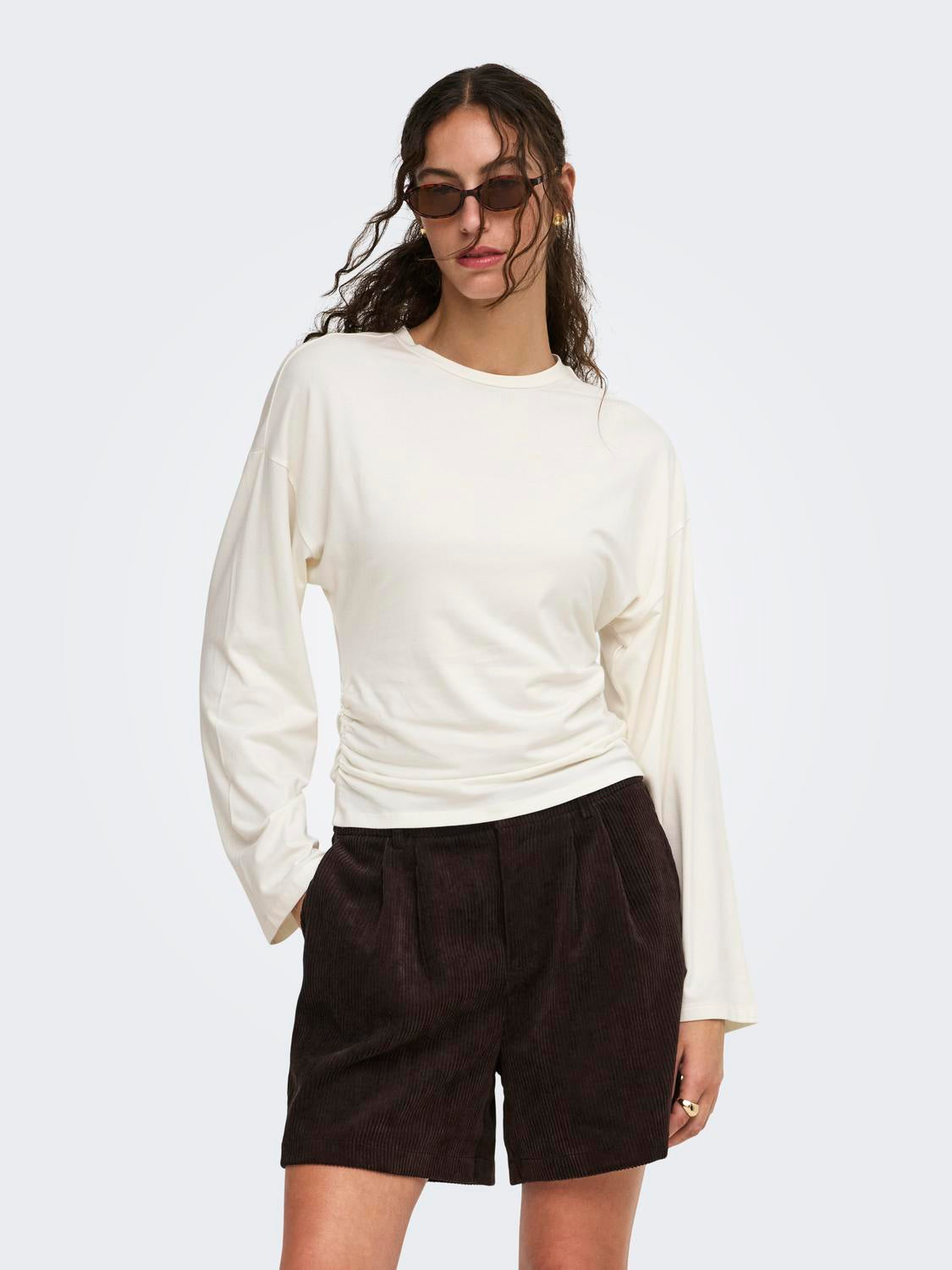 model_shot-front